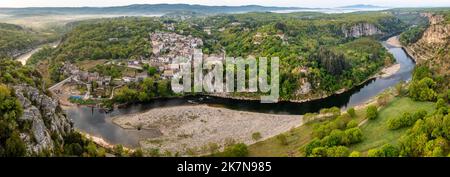 Panoramic view of Balazuc, one of the most beautiful villages in France, perched on a rock in a picturesque Ardeche river gorge Stock Photo