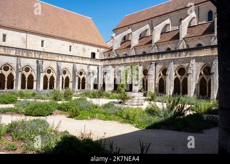 Bruere Allichamps (central France): the Noirlac Abbey, Cistercian monastic complex. View of the cloister Stock Photo