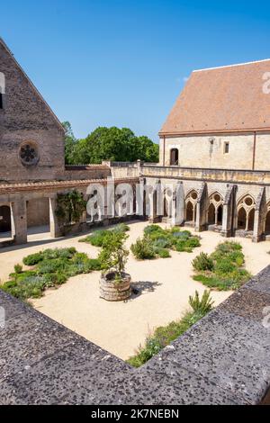 Bruere Allichamps (central France): the Noirlac Abbey, Cistercian monastic complex. View of the cloister Stock Photo