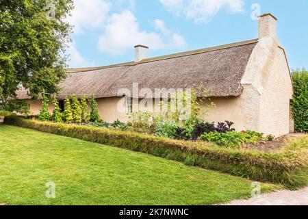 The Robert Burns Birthplace Museum, Burns Cottage, the birthplace in 1759 of the poet Robert (Rabbie) Burns, Alloway, South Ayrshire, Scotland UK Stock Photo