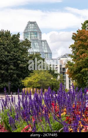 Ottawa, Canada - September 12, 2022: Major's Hill Park in Ottawa with National Gallery of Canada in background Stock Photo