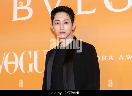 Seoul, South Korea. 18th Oct, 2022. South Korean actor Lee Soo-hyuk, attends a photo call for the Italian luxury fashion house Bulgari Aurora Awards in Seoul, South Korea on October 18, 2022. (Photo by: Lee Young-ho/Sipa USA) Credit: Sipa USA/Alamy Live News Stock Photo