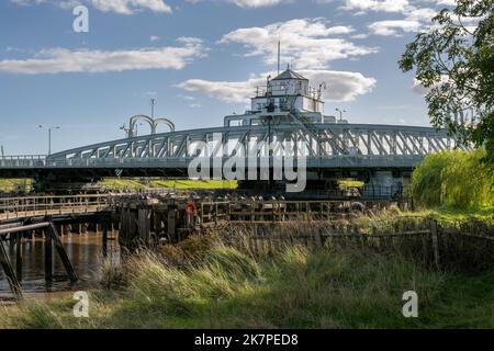 Cross Keys bridge, a swing bridge over the river Nene in Sutton Bridge, Lincolnshire, East Midlands, England Stock Photo