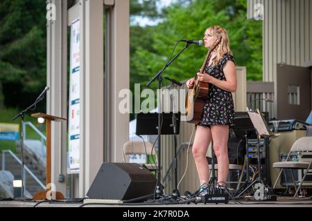 Dori Freeman performing on stage at Blue Ridge Music Center Stock Photo