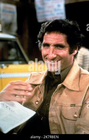 Judd Hirsch Television: Taxi (TV-Serie) Characters: Alex Reiger  Usa 1963-1964, 12 September 1978   **WARNING** This Photograph is for editorial use only and is the copyright of PARAMOUNT TELEVISION and/or the Photographer assigned by the Film or Production Company and can only be reproduced by publications in conjunction with the promotion of the above Film. A Mandatory Credit To PARAMOUNT TELEVISION is required. The Photographer should also be credited when known. No commercial use can be granted without written authority from the Film Company. Stock Photo