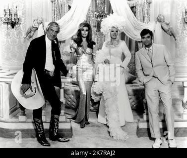 John Huston, Raquel Welch, Mae West, Rex Reed Film: Myra Breckinridge (1972) Characters: Buck Loner,Myra Breckinridge,Leticia Van Allen,Myron  Director: Michael Sarne 24 June 1970   **WARNING** This Photograph is for editorial use only and is the copyright of 20 CENTURY FOX and/or the Photographer assigned by the Film or Production Company and can only be reproduced by publications in conjunction with the promotion of the above Film. A Mandatory Credit To 20 CENTURY FOX is required. The Photographer should also be credited when known. No commercial use can be granted without written authority Stock Photo