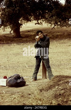 Al Pacino Film: Scarecrow (1975) Characters: Francis Lionel 'Lion' Delbuchi  Director: Jerry Schatzberg 11 April 1973   **WARNING** This Photograph is for editorial use only and is the copyright of WARNER BROS and/or the Photographer assigned by the Film or Production Company and can only be reproduced by publications in conjunction with the promotion of the above Film. A Mandatory Credit To WARNER BROS is required. The Photographer should also be credited when known. No commercial use can be granted without written authority from the Film Company. Stock Photo