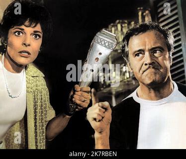 Anne Bancroft & Jack Lemmon Film: The Prisoner Of Second Avenue (1978) Characters: Edna Edison & Mel Edison  Director: Melvin Frank 14 March 1975   **WARNING** This Photograph is for editorial use only and is the copyright of WARNER BROS and/or the Photographer assigned by the Film or Production Company and can only be reproduced by publications in conjunction with the promotion of the above Film. A Mandatory Credit To WARNER BROS is required. The Photographer should also be credited when known. No commercial use can be granted without written authority from the Film Company. Stock Photo