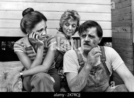 Sally Field, Barbara Baxley & Pat Hingle Film: Norma Rae (1979) Characters: Norma Rae, Leona, Vernon  Director: Martin Ritt 02 March 1979   **WARNING** This Photograph is for editorial use only and is the copyright of 20TH CENTURY FOX and/or the Photographer assigned by the Film or Production Company and can only be reproduced by publications in conjunction with the promotion of the above Film. A Mandatory Credit To 20TH CENTURY FOX is required. The Photographer should also be credited when known. No commercial use can be granted without written authority from the Film Company.