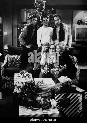 Judd Hirsch, Tony Danza, Christopher Lloyd, Marilu Henner, Danny Devito, Carol Kane Television: Taxi (TV-Serie) Characters: Alex Reiger,Tony Banta,Reverend Jim Ignatowski,Elaine O'Connor-Nardo,Louie De Palma,Simka Dahblitz-Gravas  Usa 1963-1964, 12 September 1978   **WARNING** This Photograph is for editorial use only and is the copyright of PARAMOUNT TELEVISION and/or the Photographer assigned by the Film or Production Company and can only be reproduced by publications in conjunction with the promotion of the above Film. A Mandatory Credit To PARAMOUNT TELEVISION is required. The Photographer Stock Photo