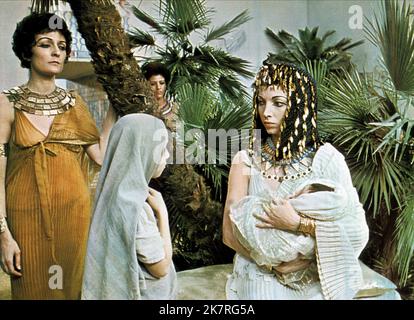 Irene Papas & Mariangela Melato Film: Moses The Lawgiver (TV-MINISERIE) Characters: Zipporah & Princess Bithia  Uk/It 1974, Director: Gianfranco De Bosio 22 December 1974   **WARNING** This Photograph is for editorial use only and is the copyright of CBS and/or the Photographer assigned by the Film or Production Company and can only be reproduced by publications in conjunction with the promotion of the above Film. A Mandatory Credit To CBS is required. The Photographer should also be credited when known. No commercial use can be granted without written authority from the Film Company. Stock Photo