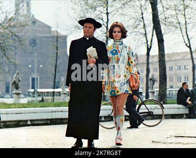 Marcello Mastroianni & Sophia Loren Film: The Priest'S Wife (La moglie del prete) Characters: Don Mario Carlesi & Valeria Billi  It/Fr 1970, Director: Dino Risi 22 December 1970   **WARNING** This Photograph is for editorial use only and is the copyright of The Film Company and/or the Photographer assigned by the Film or Production Company and can only be reproduced by publications in conjunction with the promotion of the above Film. A Mandatory Credit To The Film Company is required. The Photographer should also be credited when known. No commercial use can be granted without written authorit Stock Photo