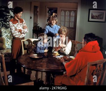 Marc Mcclure, Sparky Marcus, Jodie Foster, Barbara Harris & John Astin Film: Freaky Friday (USA 1976) Characters: Boris Harris,Ben Andrews,Annabel Andrews,Ellen Andrews & Mr. Andrews  Director: Gary Nelson 17 December 1976   **WARNING** This Photograph is for editorial use only and is the copyright of DISNEY and/or the Photographer assigned by the Film or Production Company and can only be reproduced by publications in conjunction with the promotion of the above Film. A Mandatory Credit To DISNEY is required. The Photographer should also be credited when known. No commercial use can be granted Stock Photo