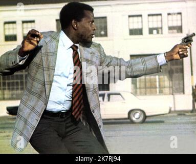 Sidney Poitier Film: The Organization (1971) Characters: Detective Lieutenant Virgil Tibbs SFPD Homicide  Director: Don Medford 20 October 1971   **WARNING** This Photograph is for editorial use only and is the copyright of METRO-GOLDWYN-MAYER and/or the Photographer assigned by the Film or Production Company and can only be reproduced by publications in conjunction with the promotion of the above Film. A Mandatory Credit To METRO-GOLDWYN-MAYER is required. The Photographer should also be credited when known. No commercial use can be granted without written authority from the Film Company. Stock Photo