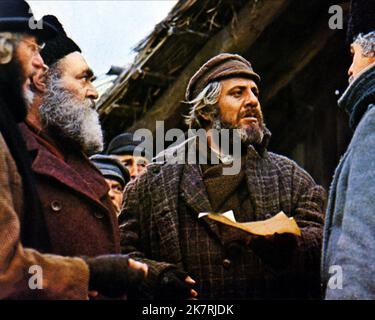 Chaim Topol Film: Fiddler On The Roof (USA 1971) Characters: Tevye  Director: Norman Jewison 21 October 1971   **WARNING** This Photograph is for editorial use only and is the copyright of UNITED ARTISTS and/or the Photographer assigned by the Film or Production Company and can only be reproduced by publications in conjunction with the promotion of the above Film. A Mandatory Credit To UNITED ARTISTS is required. The Photographer should also be credited when known. No commercial use can be granted without written authority from the Film Company. Stock Photo