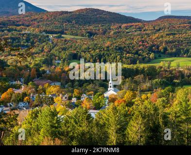 White church in Stowe surrounded by brilliant fall color in Vermont autumn Stock Photo