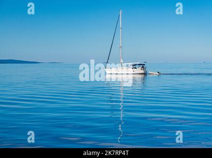 Yacht sailing across completely calm Lake Champlain from Vermont Stock Photo