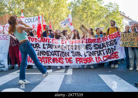 Student procession of Mirail, Le Poing Levé and Revolution Permanente, behind the banner, Students and Workers on strike, for the increase of salaries, and the indexation on the inflation, to the Bosses to pay the crisis. The CGT and FO trade unions called for a nationwide strike for higher salaries, and against the government's requisitioning of fuel refineries to force some strikers back into opening fuel depots. Unions in other industries and the public sector have also announced action to protest against the twin impact of soaring energy prices and overall inflation on the cost of living. Stock Photo