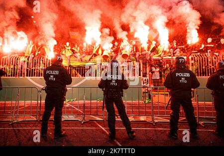eintracht braunschweig サッカーマフラー ULTRAS - メルカリ