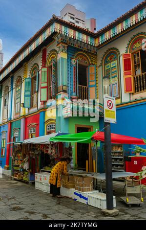 Indian Trader in front of the Tan Teng Niah House, Little India, Singapore Stock Photo