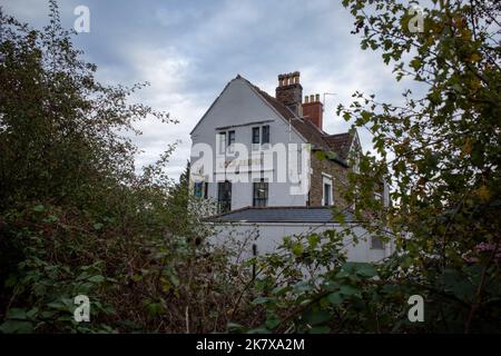 Lock Keeper traditional pub and restaurant, Keynsham, Bristol, UK (Oct22) Stock Photo