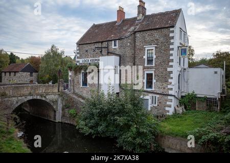 Lock Keeper traditional pub and restaurant, Keynsham, Bristol, UK (Oct22) Stock Photo