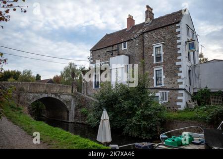 Lock Keeper traditional pub and restaurant, Keynsham, Bristol, UK (Oct22) Stock Photo