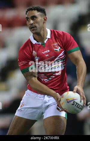 Leigh, UK. 19th Oct, 2022. Leigh Sports Village, Leigh, Lancashire, 19th October 2022 Rugby League World Cup 2021 Wales Rugby League vs Cook Irelands Rugby League Dalton Grant of Wales Rugby League Credit: Touchlinepics/Alamy Live News Stock Photo