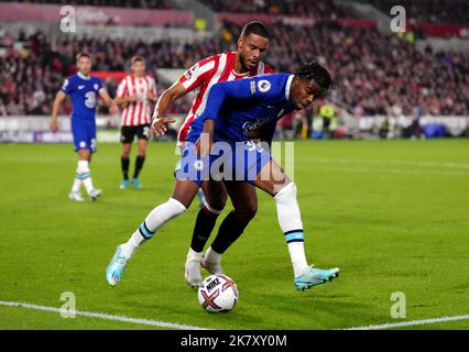 Brentford's Rico Henry (left) and Chelsea's Carney Chukwuemeka battle for the ball during the Premier League match at the Gtech Community Stadium, London. Picture date: Wednesday October 19, 2022. Stock Photo