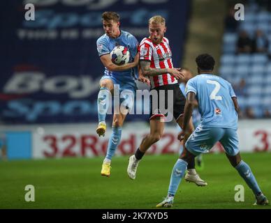 Coventry, UK. 19th Oct, 2022. Ben Sheaf #14 of Coventry City and Oliver McBurnie #9 of Sheffield United battle for the ball during the Sky Bet Championship match Coventry City vs Sheffield United at Coventry Building Society Arena, Coventry, United Kingdom, 19th October 2022 (Photo by Gareth Evans/News Images) in Coventry, United Kingdom on 10/19/2022. (Photo by Gareth Evans/News Images/Sipa USA) Credit: Sipa USA/Alamy Live News Stock Photo