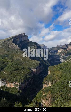 magnificent view of the mountains, rock outcrops and canyons of the Canon de Anisclo (Anisclo Canyon) in the Spanish Pyrenees Stock Photo