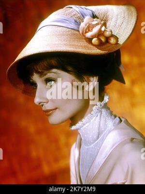 Audrey Hepburn Film: My Fair Lady (USA 1964) Characters: Eliza Doolittle  Director: George Cukor 21 October 1964   **WARNING** This Photograph is for editorial use only and is the copyright of WARNER BROS. and/or the Photographer assigned by the Film or Production Company and can only be reproduced by publications in conjunction with the promotion of the above Film. A Mandatory Credit To WARNER BROS. is required. The Photographer should also be credited when known. No commercial use can be granted without written authority from the Film Company. Stock Photo