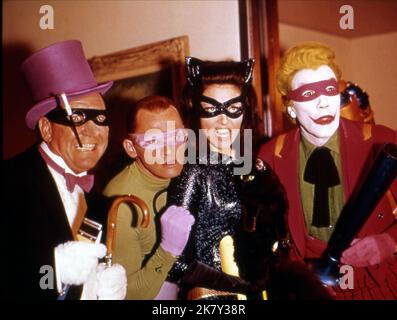 Burgess Meredith, Frank Gorshin, Lee Meriwether & Cesar Romero Television: Batman; Batman: The Movie (TV-Serie) Characters: The Penguin, The Riddler, The Catwoman, The Joker  Usa 1966-1968, 12 January 1966   **WARNING** This Photograph is for editorial use only and is the copyright of ABC and/or the Photographer assigned by the Film or Production Company and can only be reproduced by publications in conjunction with the promotion of the above Film. A Mandatory Credit To ABC is required. The Photographer should also be credited when known. No commercial use can be granted without written author Stock Photo