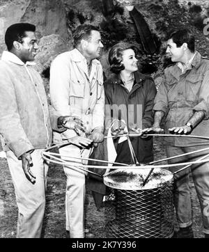 Hari Rhodes, Marshall Thompson, Cheryl Miller & Yale Summers Television: Daktari (TV-Serie) Characters: Mike / ... (14 episodes, 1966-1967), Dr. Marsh Tracy, Paula Tracy (51 episodes, 1966-1968), Jack Dane / ... (28 episodes, 1966-1968)  Usa 1966-1969, Director: Paul Landres 11 January 1966   **WARNING** This Photograph is for editorial use only and is the copyright of MGM TELEVISION and/or the Photographer assigned by the Film or Production Company and can only be reproduced by publications in conjunction with the promotion of the above Film. A Mandatory Credit To MGM TELEVISION is required. Stock Photo