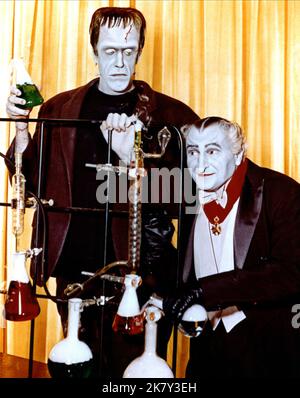 Fred Gwynne & Al Lewis Television: The Munsters (TV-Serie) Characters: Herman Munster, Grandpa  Usa 1964-1966, 24 September 1964   **WARNING** This Photograph is for editorial use only and is the copyright of CBS and/or the Photographer assigned by the Film or Production Company and can only be reproduced by publications in conjunction with the promotion of the above Film. A Mandatory Credit To CBS is required. The Photographer should also be credited when known. No commercial use can be granted without written authority from the Film Company. Stock Photo