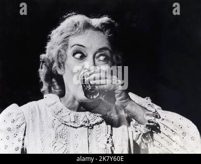 Bette Davis Film: What Ever Happened To Baby Jane? (USA 1962) Characters: Baby Jane Hudson  Director: Robert Aldrich 26 October 1962   **WARNING** This Photograph is for editorial use only and is the copyright of WARNER BROS. and/or the Photographer assigned by the Film or Production Company and can only be reproduced by publications in conjunction with the promotion of the above Film. A Mandatory Credit To WARNER BROS. is required. The Photographer should also be credited when known. No commercial use can be granted without written authority from the Film Company. Stock Photo