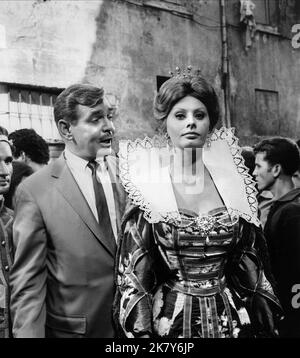 Clark Gable & Sophia Loren Film: It Started In Naples (USA 1960) Characters: Michael Hamilton & Lucia Curcio  Director: Melville Shavelson 07 August 1960   **WARNING** This Photograph is for editorial use only and is the copyright of PARAMOUNT and/or the Photographer assigned by the Film or Production Company and can only be reproduced by publications in conjunction with the promotion of the above Film. A Mandatory Credit To PARAMOUNT is required. The Photographer should also be credited when known. No commercial use can be granted without written authority from the Film Company. Stock Photo