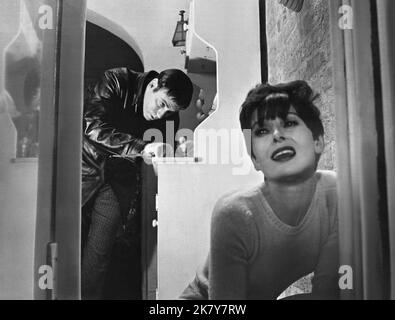 Alan Arkin & Audrey Hepburn Film: Wait Until Dark (USA 1967) Characters: Roat & Susy Hendrix  Director: Terence Young 26 October 1967   **WARNING** This Photograph is for editorial use only and is the copyright of WARNER BROS. and/or the Photographer assigned by the Film or Production Company and can only be reproduced by publications in conjunction with the promotion of the above Film. A Mandatory Credit To WARNER BROS. is required. The Photographer should also be credited when known. No commercial use can be granted without written authority from the Film Company. Stock Photo