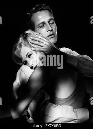 Shirley Knight & Paul Newman Film: Sweet Bird Of Youth (USA 1962) Characters: Heavenly Finley & Chance Wayne  / Literaturverfilmung (Based On The Play By Tennessee Williams) Director: Richard Brooks 21 March 1962   **WARNING** This Photograph is for editorial use only and is the copyright of ROXBURY PRODUCTIONS INC. and/or the Photographer assigned by the Film or Production Company and can only be reproduced by publications in conjunction with the promotion of the above Film. A Mandatory Credit To ROXBURY PRODUCTIONS INC. is required. The Photographer should also be credited when known. No com Stock Photo