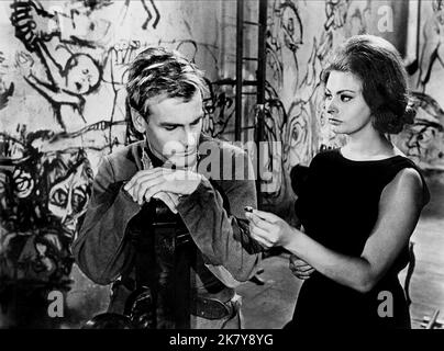 Maximilian Schell & Sophia Loren Film: The Condemned Of Altona; I Sequestrati Di Altona (IT/FR 1962) Characters: Franz, Johanna  Director: Vittorio De Sica 30 October 1962   **WARNING** This Photograph is for editorial use only and is the copyright of 20TH CENTURY FOX and/or the Photographer assigned by the Film or Production Company and can only be reproduced by publications in conjunction with the promotion of the above Film. A Mandatory Credit To 20TH CENTURY FOX is required. The Photographer should also be credited when known. No commercial use can be granted without written authority from Stock Photo