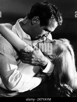 Paul Newman & Shirley Knight Film: Sweet Bird Of Youth (USA 1962) Characters: Chance Wayne, Heavenly Finley  / Literaturverfilmung (Based On The Play By Tennessee Williams) Director: Richard Brooks 21 March 1962   **WARNING** This Photograph is for editorial use only and is the copyright of ROXBURY PRODUCTIONS INC. and/or the Photographer assigned by the Film or Production Company and can only be reproduced by publications in conjunction with the promotion of the above Film. A Mandatory Credit To ROXBURY PRODUCTIONS INC. is required. The Photographer should also be credited when known. No comm Stock Photo