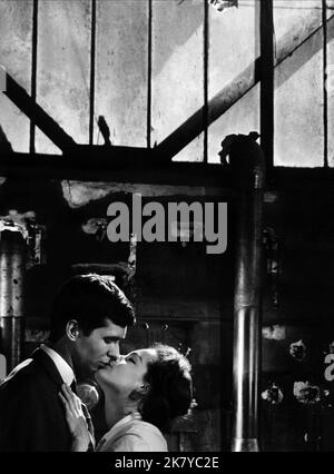 Anthony Perkins & Romy Schneider Film: The Trial (FR/IT/DE 1962) Characters: Josef K., Leni  / Literaturverfilmung Nach Dem Roman Von Franz Kafka (Based On The Book By Franz Kafka) Director: Orson Welles 21 December 1962   **WARNING** This Photograph is for editorial use only and is the copyright of HISA-FILM and/or the Photographer assigned by the Film or Production Company and can only be reproduced by publications in conjunction with the promotion of the above Film. A Mandatory Credit To HISA-FILM is required. The Photographer should also be credited when known. No commercial use can be gra Stock Photo
