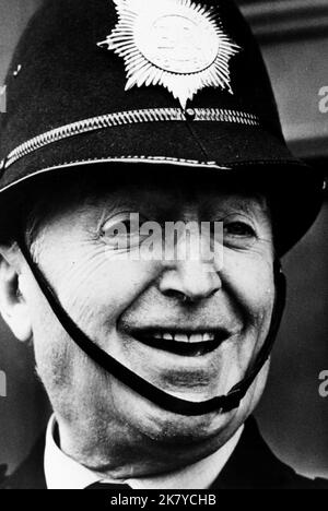 Jack Warner Television: Dixon Of Dock Green: The Hard Way (1960) Characters: PC George Dixon  Director: Ted Willis 14 September 1968   **WARNING** This Photograph is for editorial use only and is the copyright of BBC and/or the Photographer assigned by the Film or Production Company and can only be reproduced by publications in conjunction with the promotion of the above Film. A Mandatory Credit To BBC is required. The Photographer should also be credited when known. No commercial use can be granted without written authority from the Film Company. Stock Photo