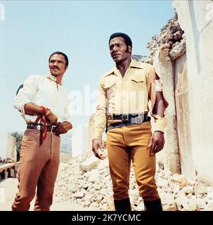 Burt Reynolds & Jim Brown Film: 100 Rifles (USA 1969) Characters: Yaqui Joe Herrera, Lyedecker  Director: Tom Gries 26 March 1969   **WARNING** This Photograph is for editorial use only and is the copyright of 20TH CENTURY FOX and/or the Photographer assigned by the Film or Production Company and can only be reproduced by publications in conjunction with the promotion of the above Film. A Mandatory Credit To 20TH CENTURY FOX is required. The Photographer should also be credited when known. No commercial use can be granted without written authority from the Film Company. Stock Photo