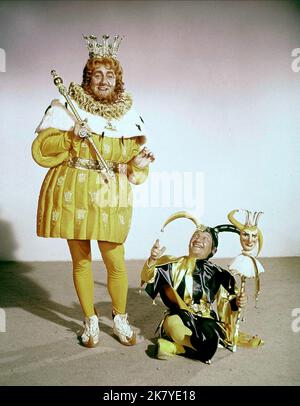 Jim Backus & Billy Barty Film: The Wonderful World Of The Brothers Grimm (USA 1962) Characters: The King ('The Dancing Princess') & The Court Jester (uncredited)  Director: Henry Levin,  George Pal 07 August 1962   **WARNING** This Photograph is for editorial use only and is the copyright of UNIVERSAL and/or the Photographer assigned by the Film or Production Company and can only be reproduced by publications in conjunction with the promotion of the above Film. A Mandatory Credit To UNIVERSAL is required. The Photographer should also be credited when known. No commercial use can be granted wit Stock Photo