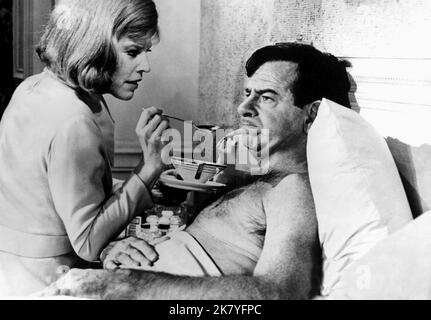 Anne Jackson & Walter Matthau Film: The Secret Life Of An American Wife (1968) Characters: Victoria Layton & The Movie Star  Director: George Axelrod 25 June 1968   **WARNING** This Photograph is for editorial use only and is the copyright of 20TH CENTURY FOX and/or the Photographer assigned by the Film or Production Company and can only be reproduced by publications in conjunction with the promotion of the above Film. A Mandatory Credit To 20TH CENTURY FOX is required. The Photographer should also be credited when known. No commercial use can be granted without written authority from the Film Stock Photo