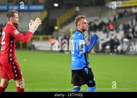 Brugges, Belgium. 19th Oct, 2022. Simon Mignolet (22) of Club Brugge and Noa Lang (10) of Club Brugge pictured celebrating after winning a Jupiler Pro League Belgian first division soccer game between Club Brugge KV and Sint-Truidense VV on the 13th matchday in the 2022-2023 season , on Wednesday 19 of October 2022 in Brugge , Belgium . PHOTO SPORTPIX | DAVID CATRY Credit: David Catry/Alamy Live News Stock Photo