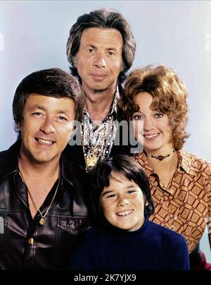 Bill Bixby, Brandon Cruz, James Komack & Kristina Holland Television: The Courtship Of Eddie'S Father (TV-Serie) Characters: Tom Corbett,Eddie Corbett,Norman Tinker (44 episodes, 1969-1972) & Tina Rickles (47 episodes, 1969-1972)  Usa 1969-1972, 17 September 1969   **WARNING** This Photograph is for editorial use only and is the copyright of MGM TELEVISION and/or the Photographer assigned by the Film or Production Company and can only be reproduced by publications in conjunction with the promotion of the above Film. A Mandatory Credit To MGM TELEVISION is required. The Photographer should also Stock Photo