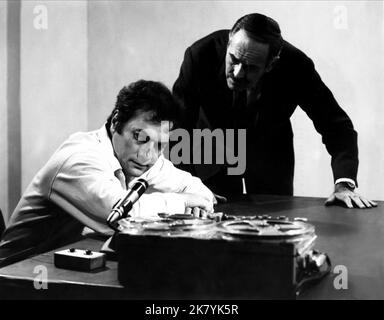 Tony Curtis & Henry Fonda Film: The Boston Strangler (USA 1968) Characters: Albert DeSalvo & John S. Bottomly  / Literaturverfilmung (Based On The Book By Gerold Frank) Director: Richard Fleischer 16 October 1968   **WARNING** This Photograph is for editorial use only and is the copyright of 20TH CENTURY FOX and/or the Photographer assigned by the Film or Production Company and can only be reproduced by publications in conjunction with the promotion of the above Film. A Mandatory Credit To 20TH CENTURY FOX is required. The Photographer should also be credited when known. No commercial use can Stock Photo