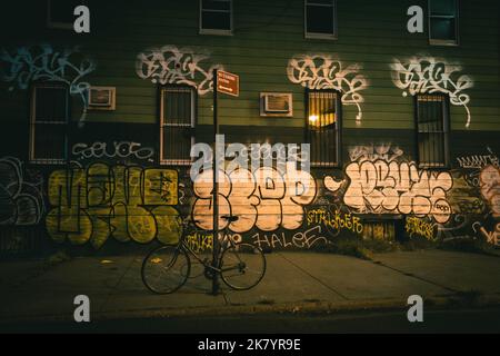 Graffiti on the side of a building, Greenpoint, Brooklyn, New York Stock Photo